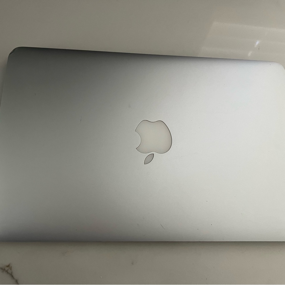Apple MacBook in Sleek Silver